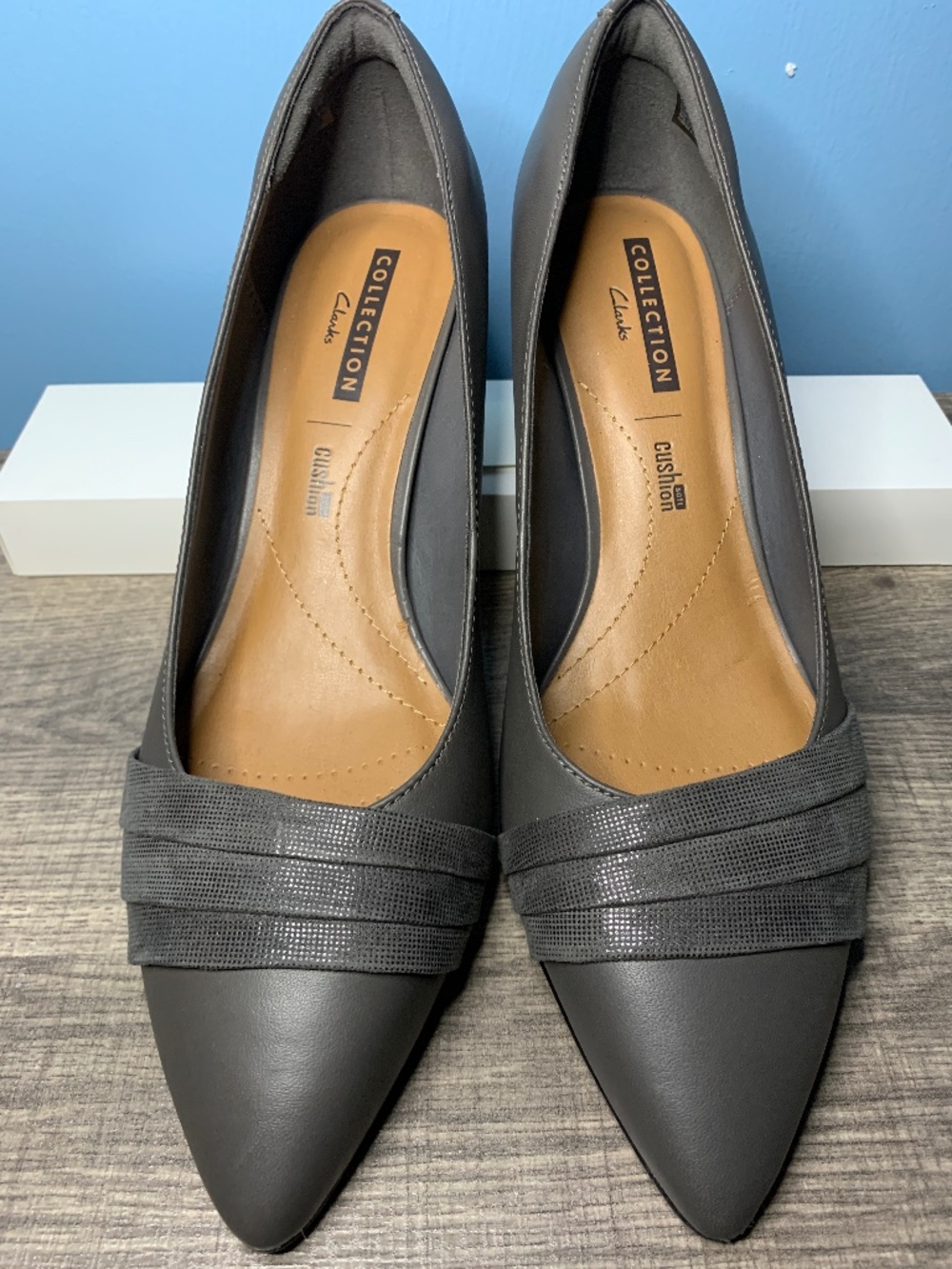 Clarks Crewso Maddie grey pumps